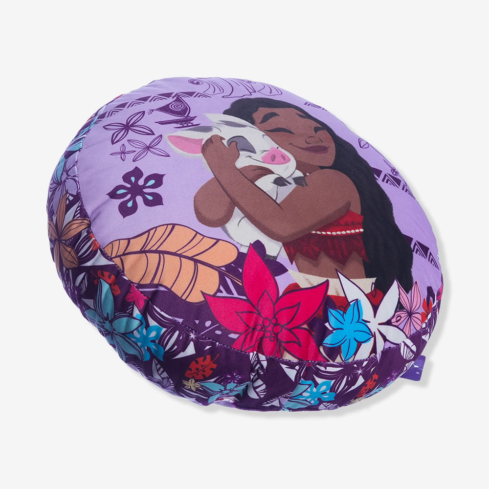 Detalhe do acabamento e da estampa da almofada da Moana