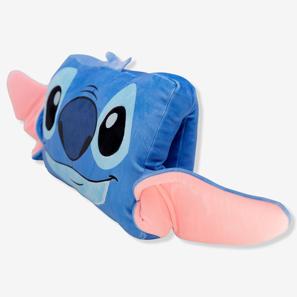 Almofada Huggy Stitch em uso, aquecendo as mãos