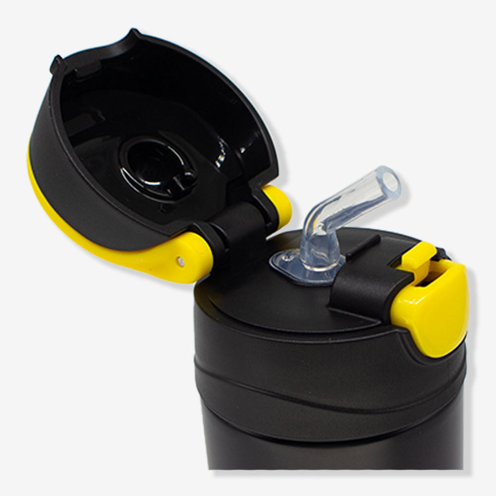 Garrafa térmica Batman com tampa aberta mostrando o canudo