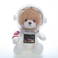 Urso astronauta marrom fora da caixa, sentado de frente